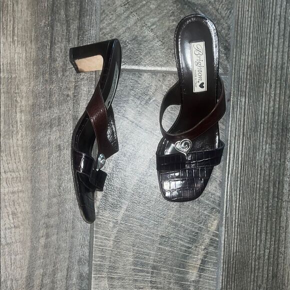 Vintage Brighton leather Brown 2.5” Heels with textured High Glossy Finish - Picture 1 of 3